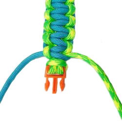 Two color cobra weave paracord bracelet step 12